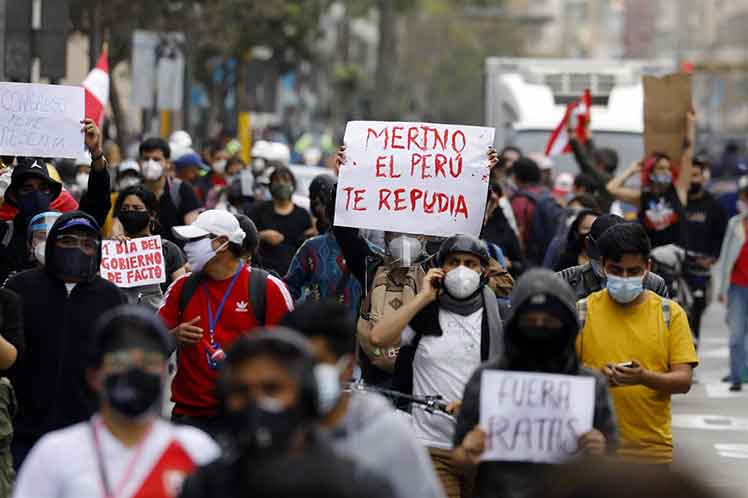 Crisis política toca fondo en Perú con grandes protestas