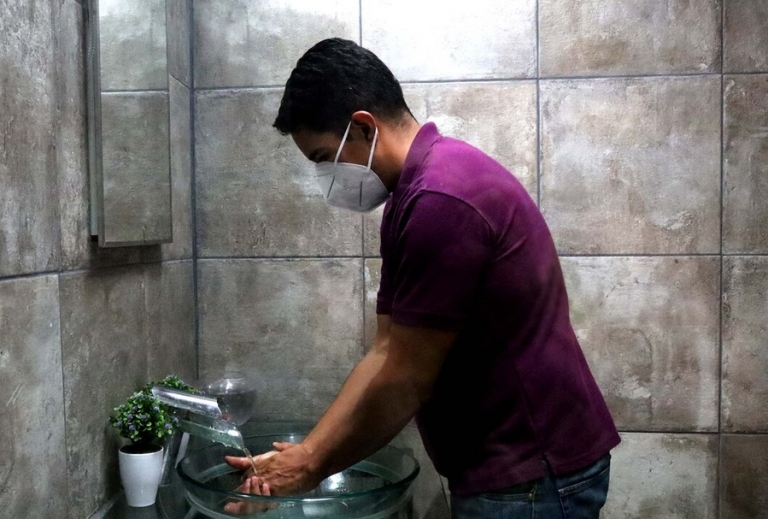 Costarricenses dan prioridad al uso de mascarilla y lavado de manos contra Covid-19