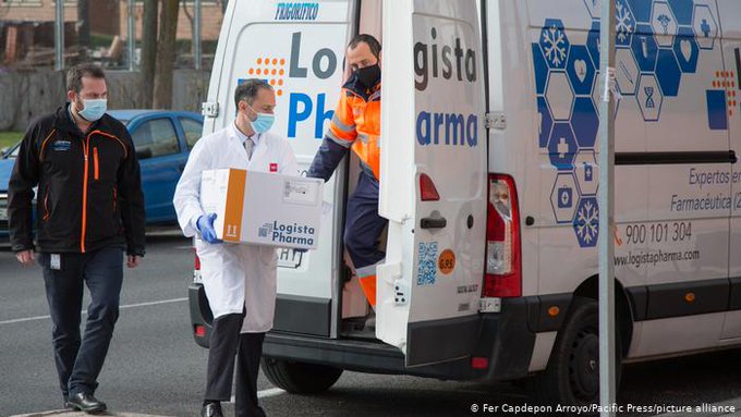 Una veintena de ONG piden a España liberar las vacunas financiadas con dinero público