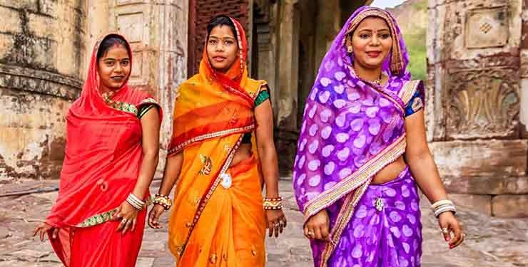El sari, orgullo nacional de la indumentaria femenina en India