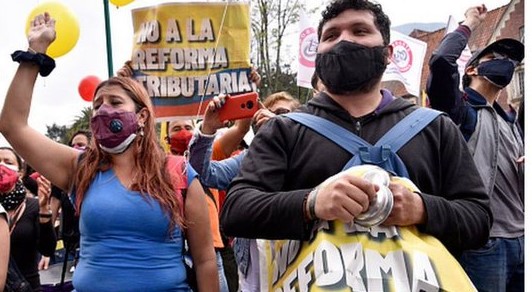 Presidente de Colombia pide modificar texto de reforma tributaria tras 3 días de protestas