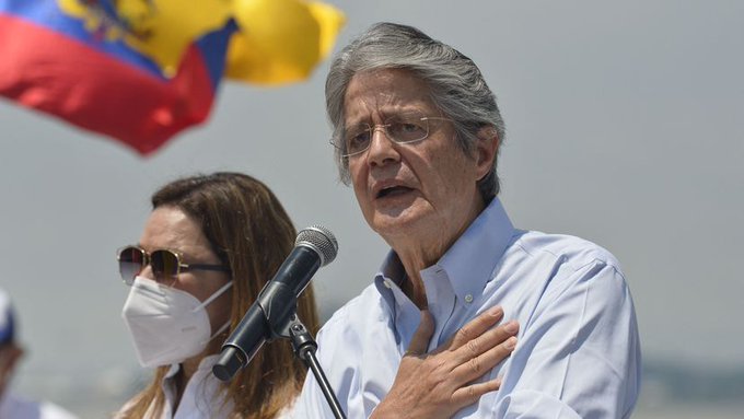 Guillermo Lasso asumirá como presidente de Ecuador en medio de una doble crisis