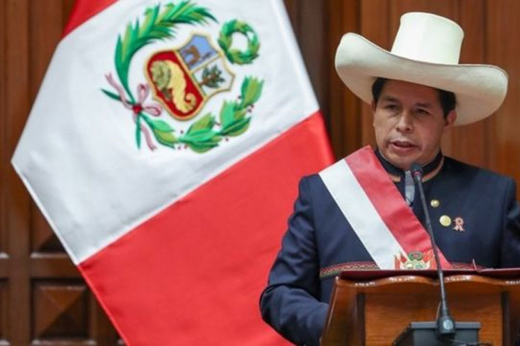 Polémica por proyecto que facilitaría destitución presidencial en Perú