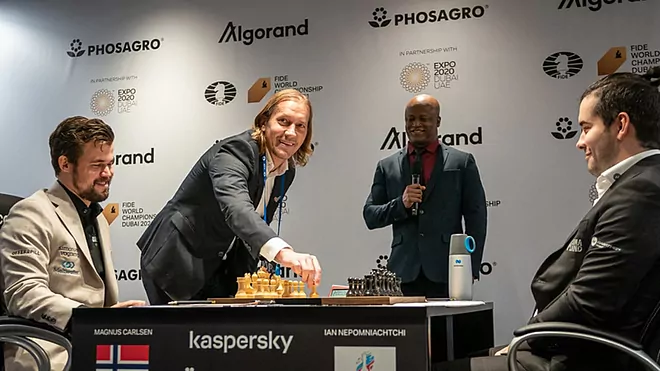 Carlsen logró su segunda victoria en el Mundial de ajedrez