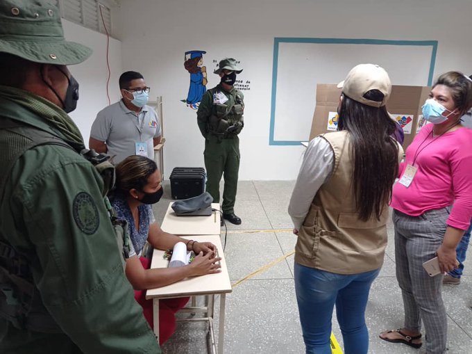 Oposición y gobierno pelean en las urnas del estado venezolano de Barinas, cuna de Chávez