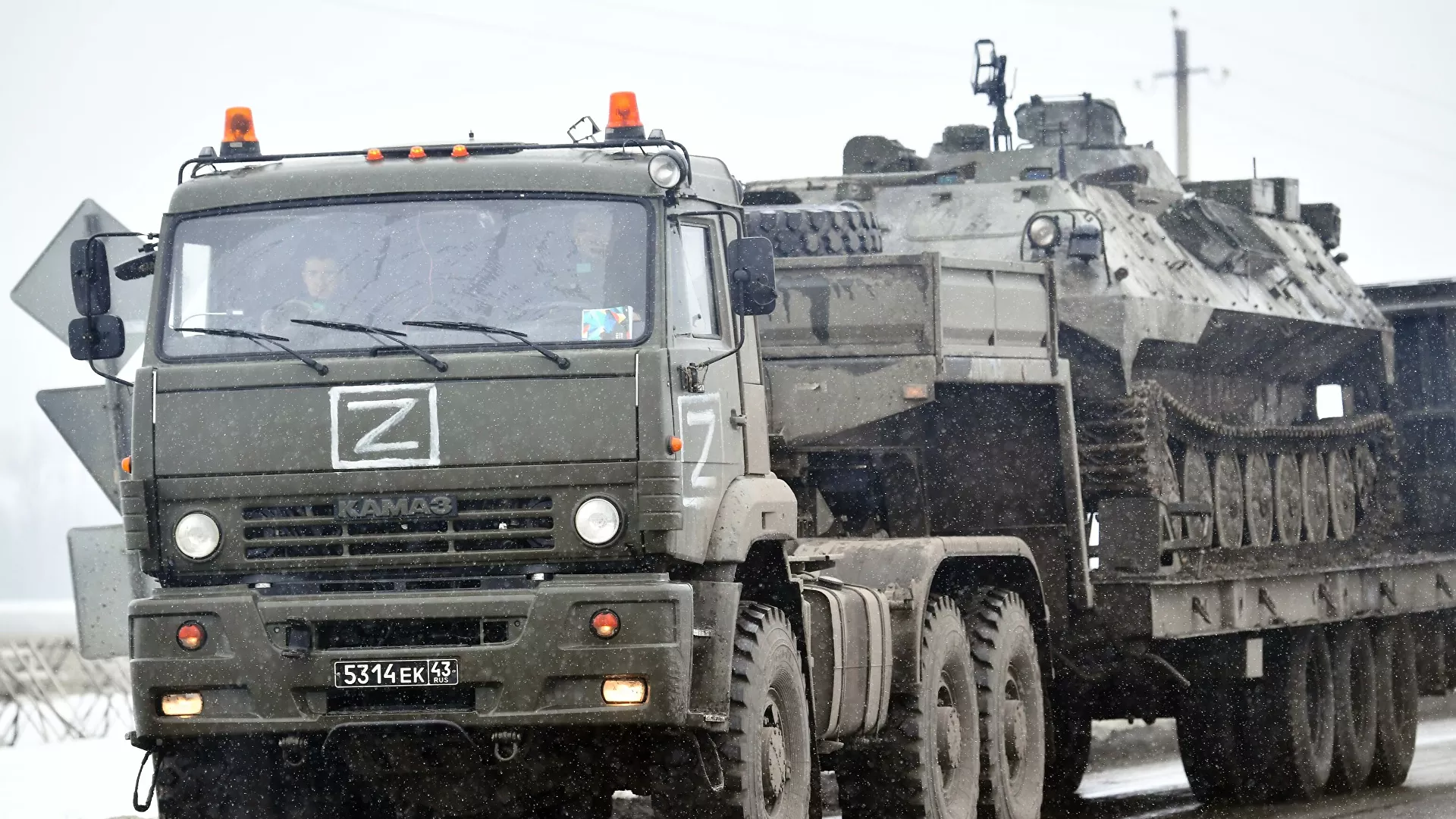 Z техника. Военный КАМАЗ С буквой z. Военная колонна с буквой z. Военный КАМАЗ на Украине. Военная техника z.