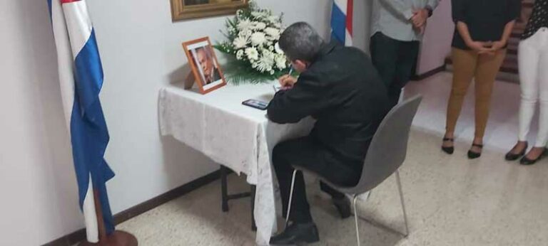 Libro de condolencias en Costa Rica por muerte de político cubano
