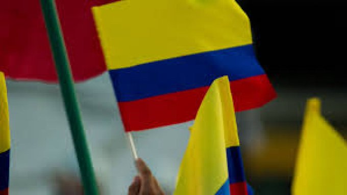 Colombianos votan entre la esperanza y la apatía