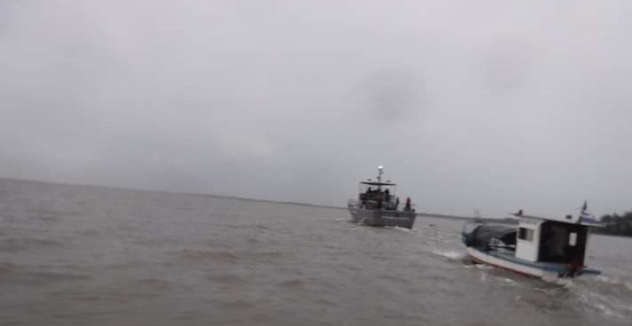 Fuerza Naval de Nicaragua rescata a siete personas en aguas del Caribe