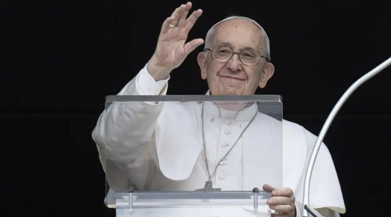 Papa Francisco: Santísima Trinidad nos enseña que no se puede estar nunca sin el otro