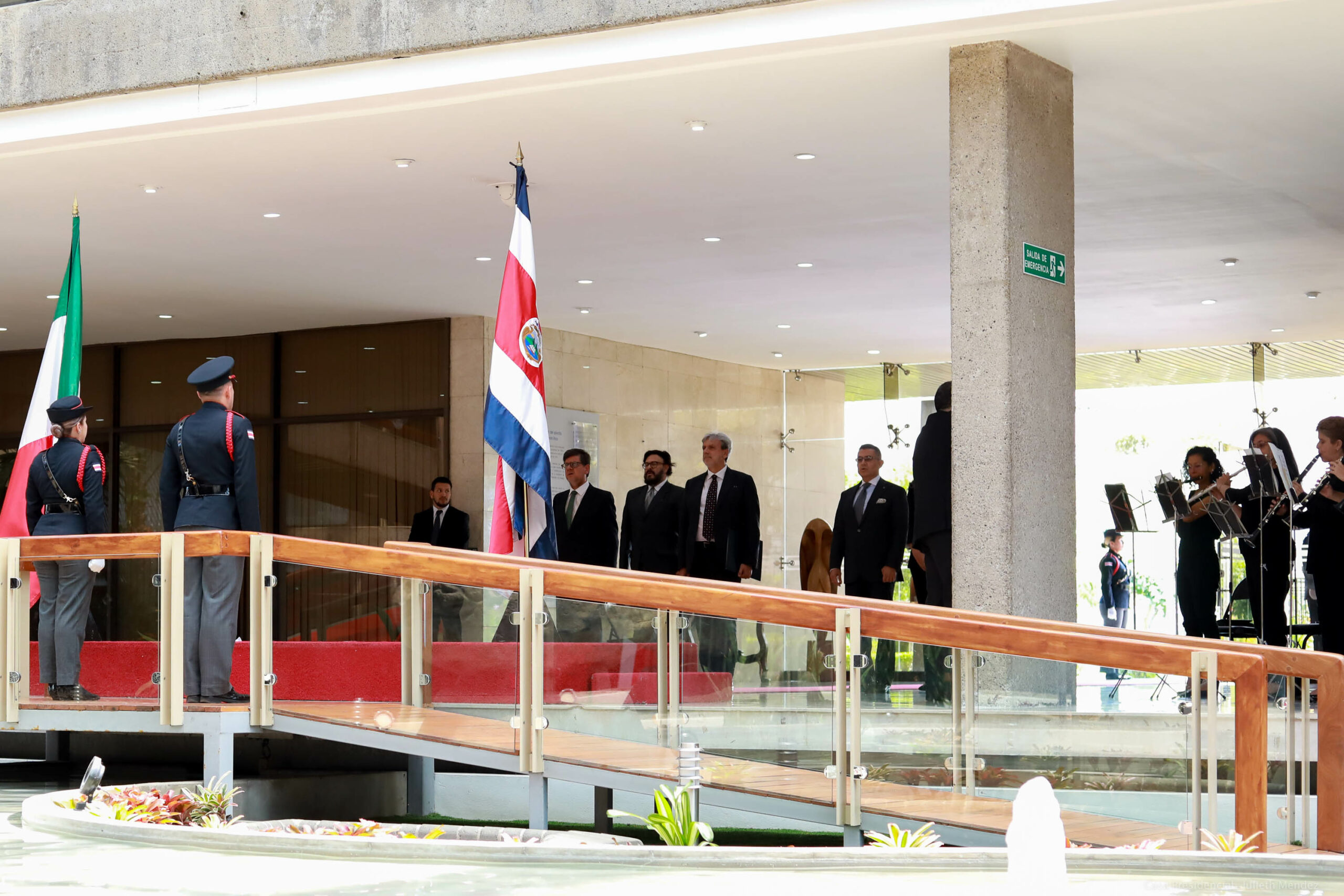 Il presidente Rodrigo Chavez riceve lettere di credito da cinque nuovi ambasciatori