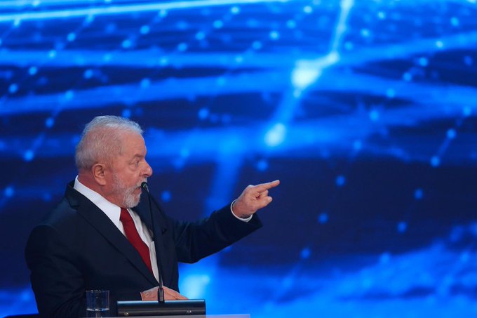 Lula disperso y Bolsonaro descontrolado: así fue el primer debate electoral en Brasil