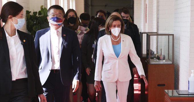 Pelosi y la delegación de EEUU arriban a Corea del Sur
