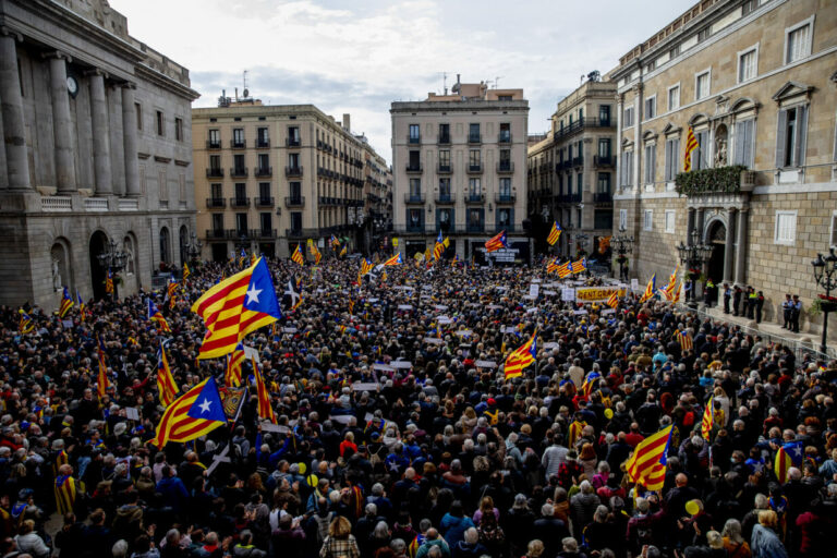 Catalanes rechazan legislación española sobre manifestaciones