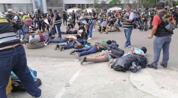 La Fiscalía de Perú libera a cerca de 200 personas detenidas en la Universidad de San Marcos