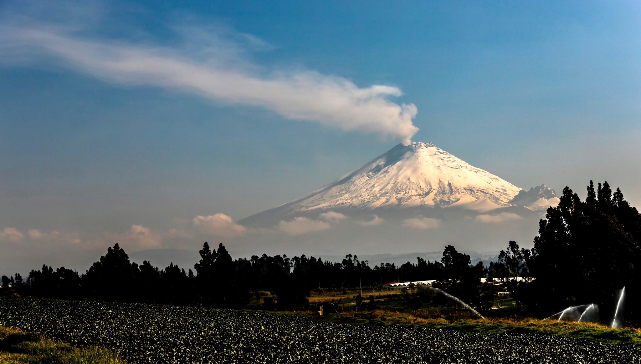 Volcán Cotopaxi, en Ecuador, emite vapor, gas y ceniza Diario Digital