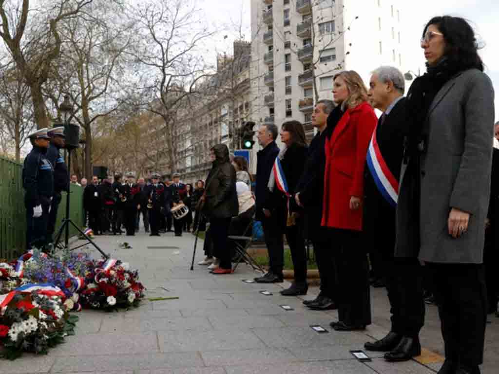 En France, les victimes du massacre de Charlie Hebdo sont commémorées