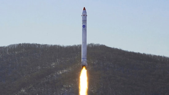 Pyongyang admite el lanzamiento fallido de su satélite de reconocimiento