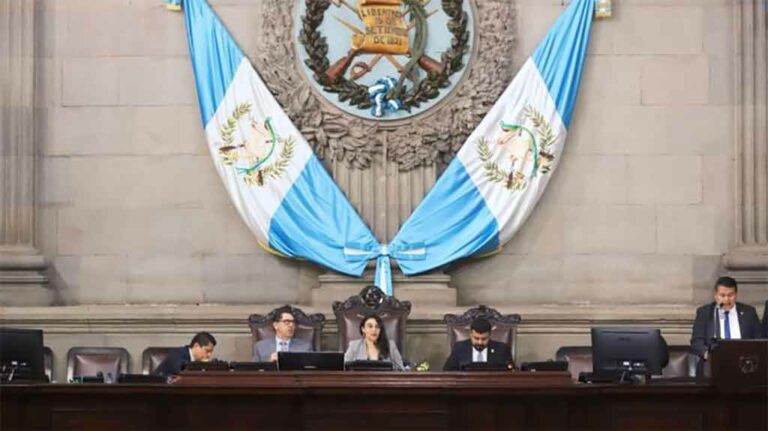 Guatemala: Corte ordena continúe pesquisa contra magistrados del TSE