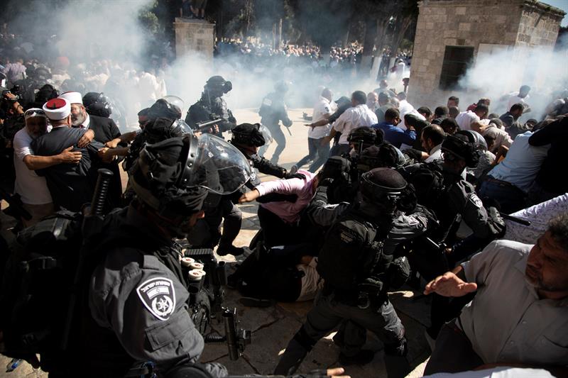 Más de 60 palestinos heridos en choques con la policía israelí |  Contrapunto.com
