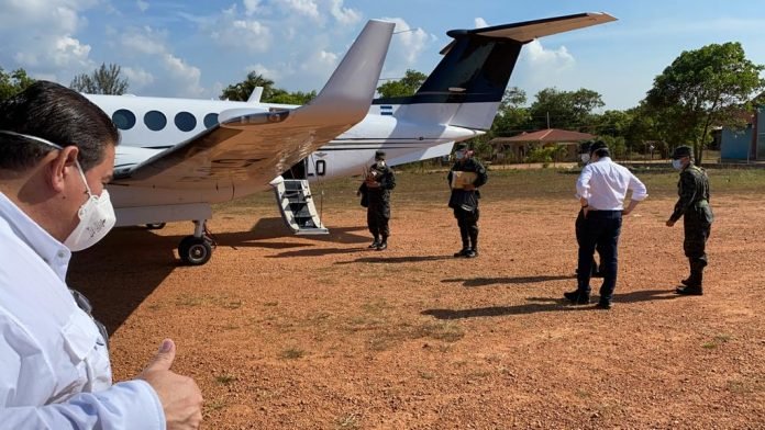 Claudio Sandoval denunció que 100% de los aviones que aterrizan ilegalmente en Honduras con droga provienen de Venezuela | Contrapunto.com
