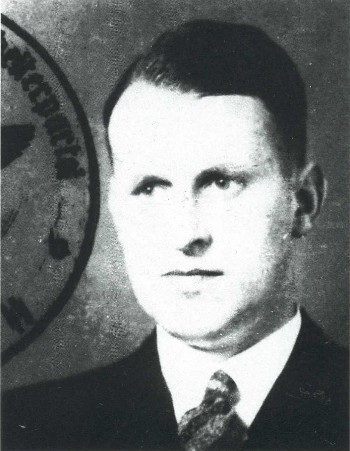 портрет з партійного квитка 1932 року