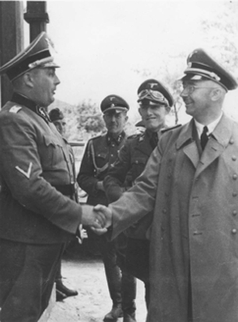 [[Friedrich Warzok]], Fritz Katzmann og [[Heinrich Himmler]] i tvangsarbeidsleiren Janowska i det okkuperte Polen
