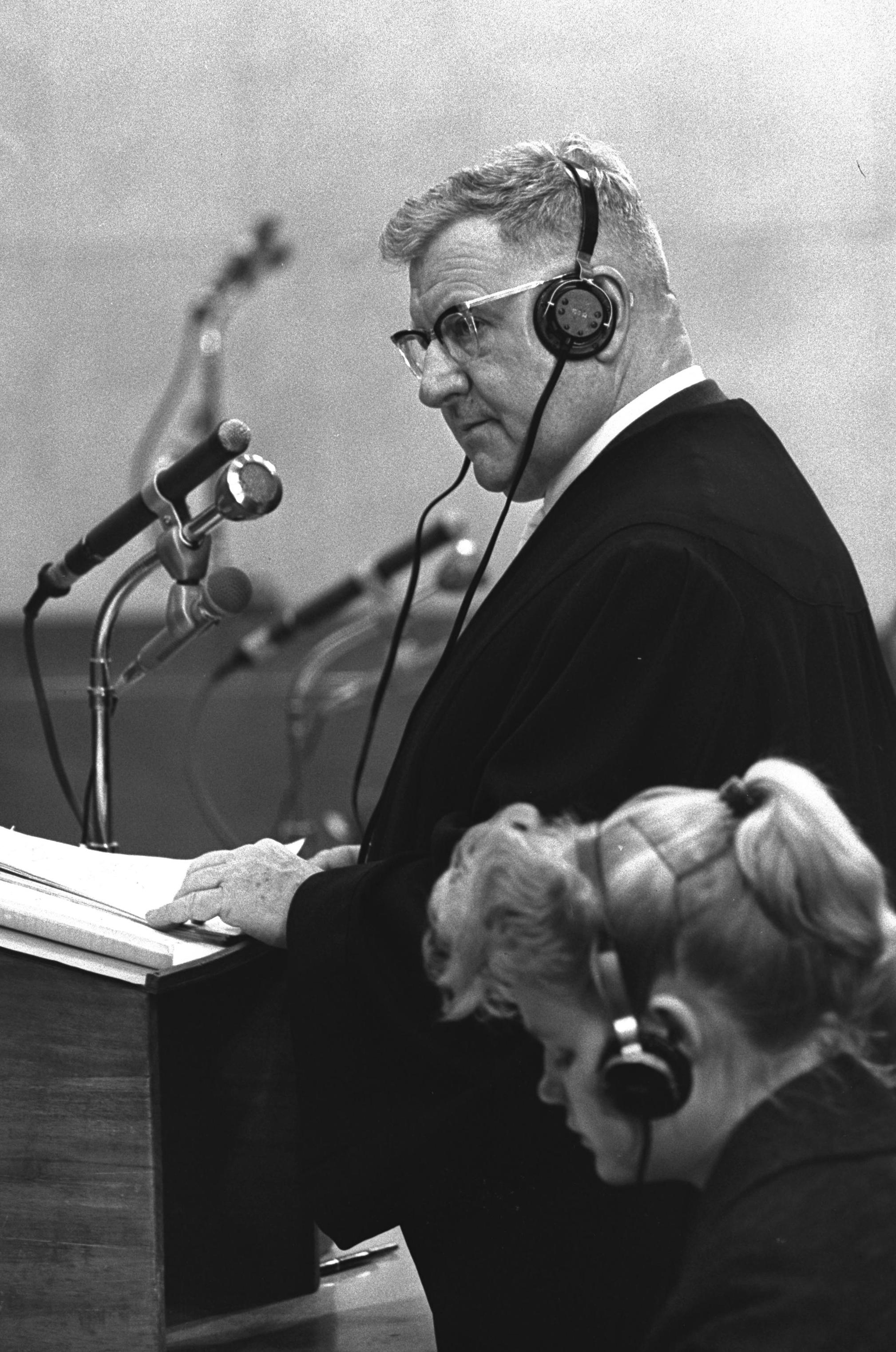 Robert Servatius při soudním řízení s Adolfem Eichmannem (1961)
