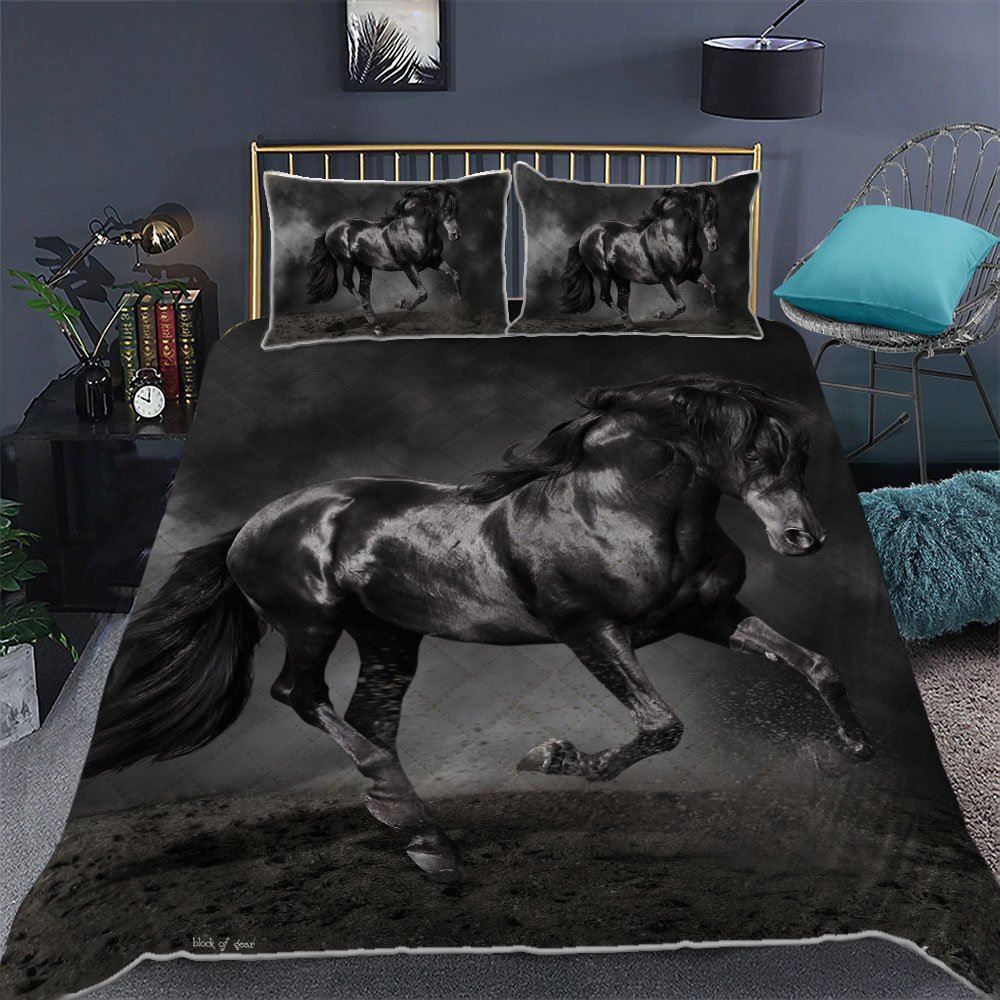 Black Horse Quilt Bedding Set