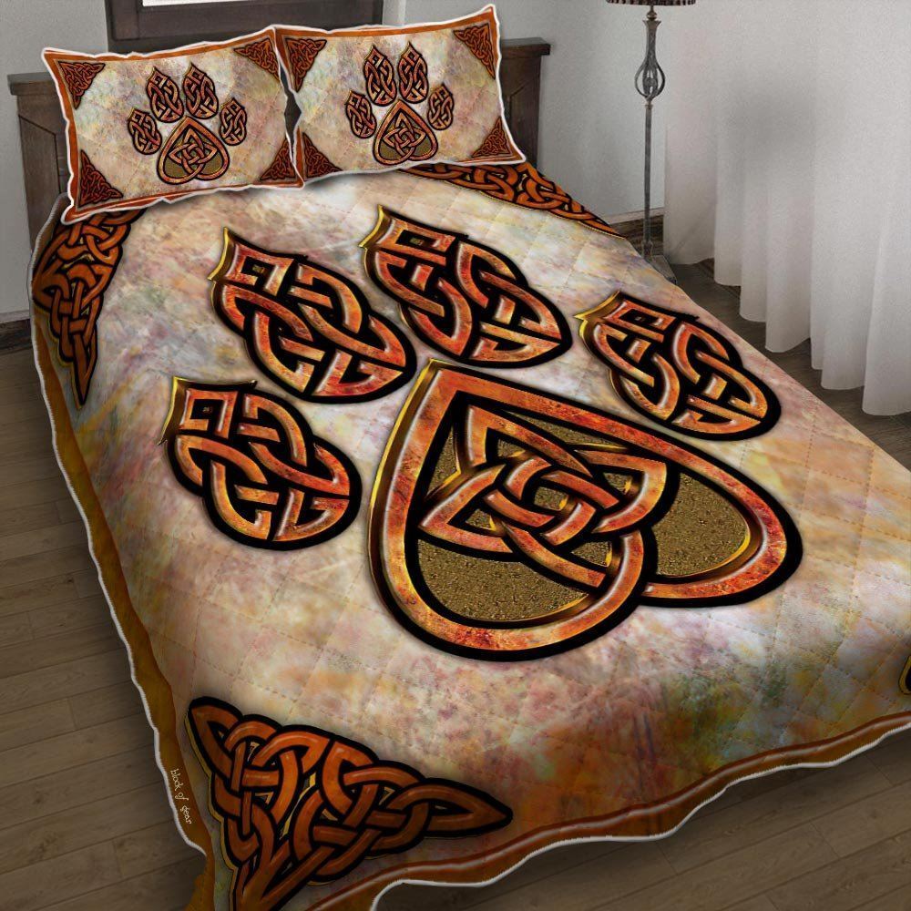 Celtic Knot Paw Print Quilt Bedding Set