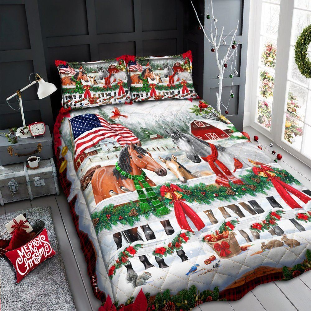 Horse Barn Christmas Quilt Bedding Set