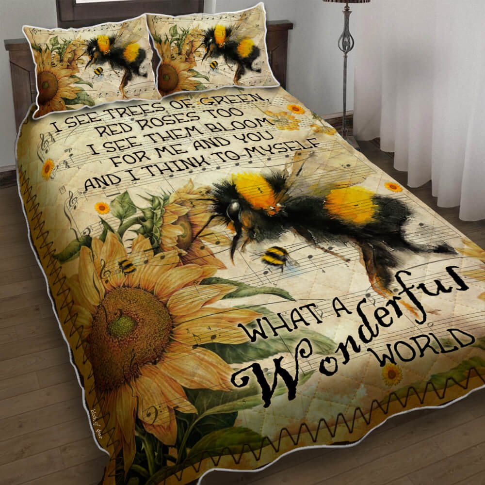 Wonderful World Bee Quilt Bedding Set