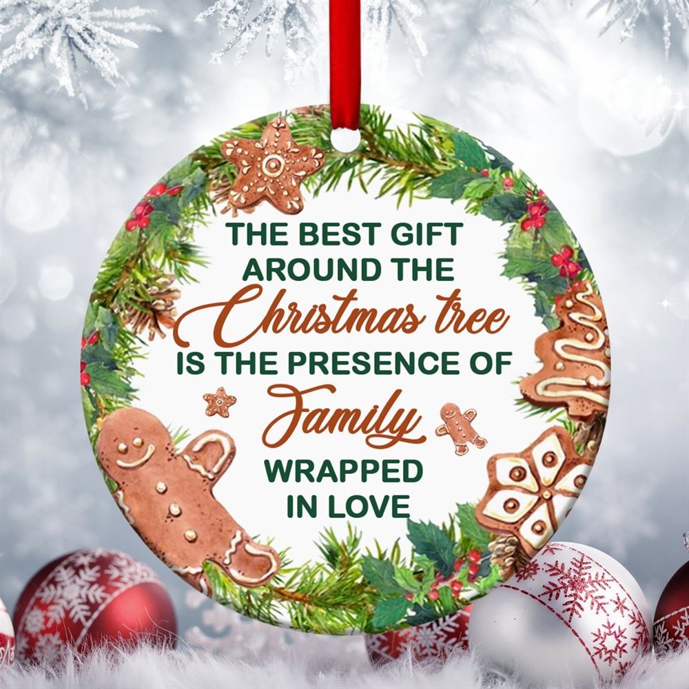 The Presence Of Familys Love Is The Best Gift Wreath Ceramic Circle Ornament One Side Printed