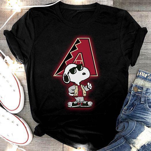 Mlb Arizona Diamondbacks Snoopy Likes Arizona Diamondbacks Mlb Fan T Shirt Sweater Size Up To 5xl