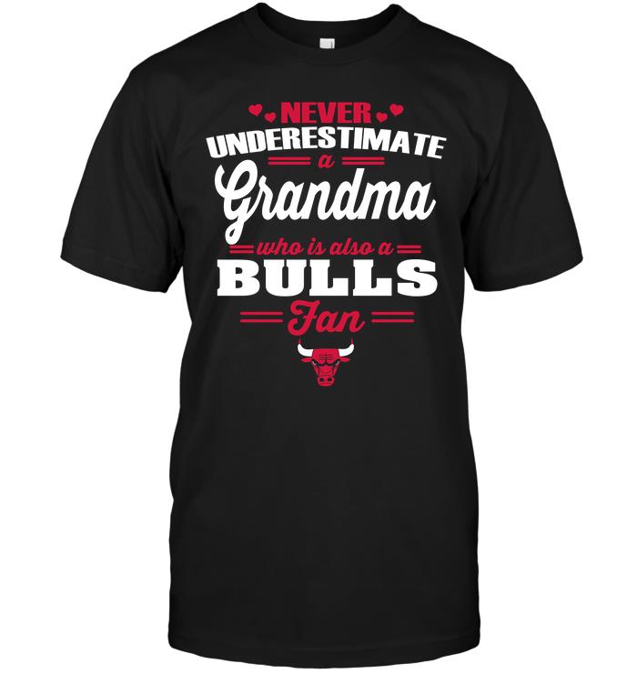 Nba Chicago Bulls Never Underestimate A Grandma Who Is Also A Bulls Fan T-shirt Size Up To 5xl