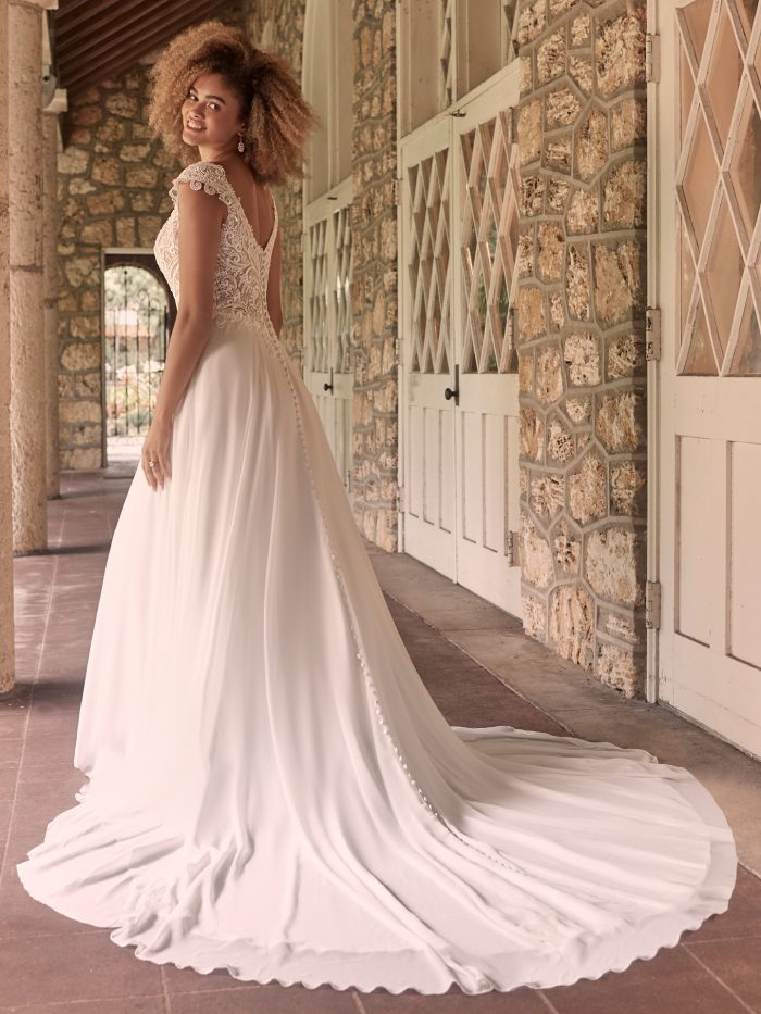 Ball gown wedding dress for apple shaped body