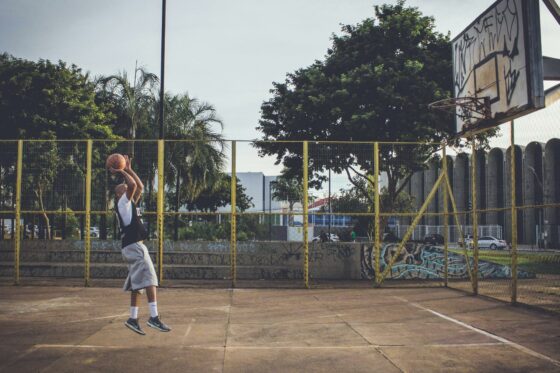 man doing jump shot