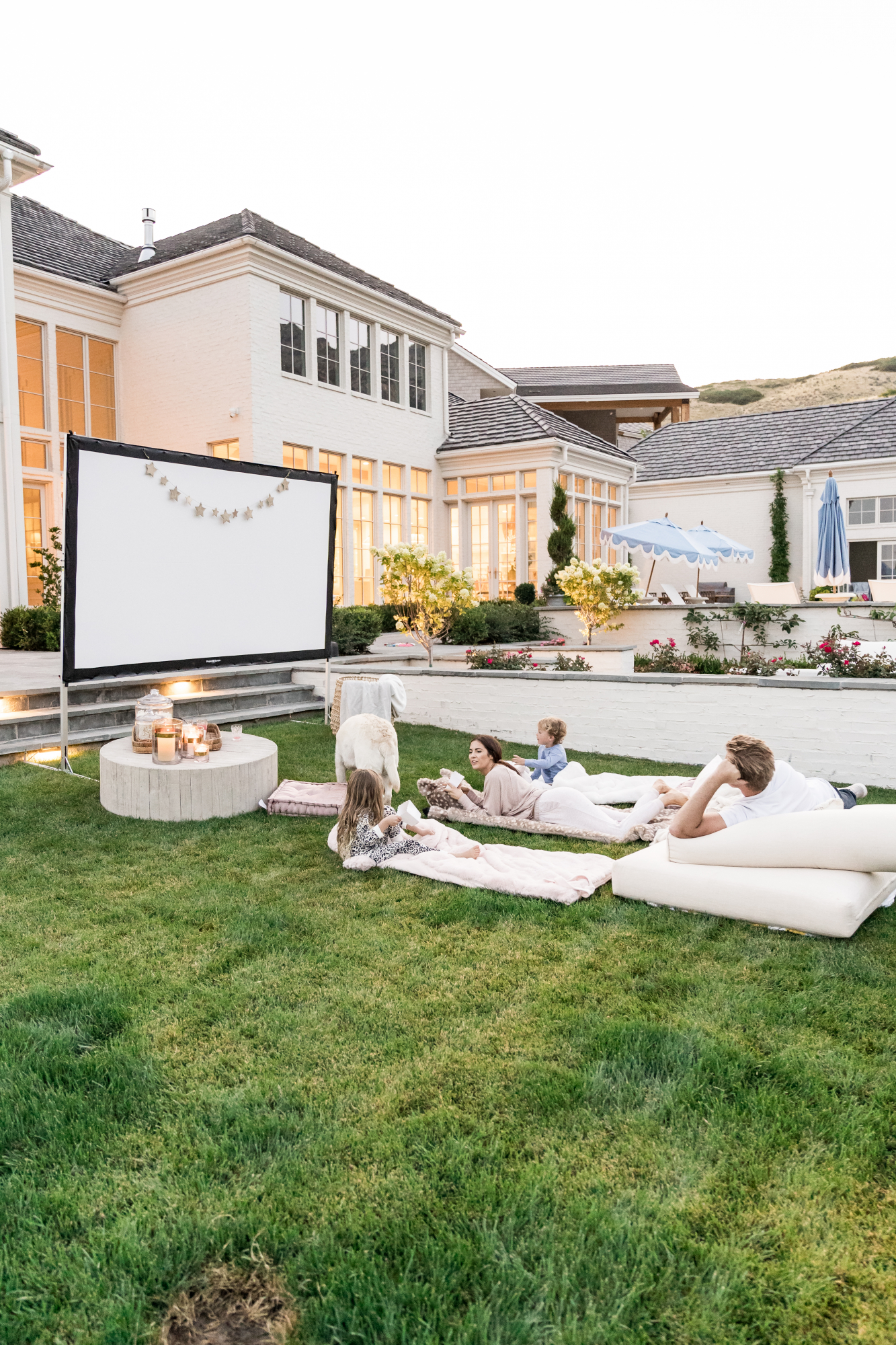 Summer Backyard Movie Night... - Rach Parcell